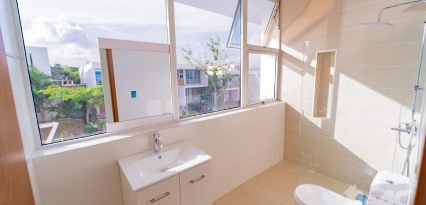 Casas Las Colinas Town House Higüey
